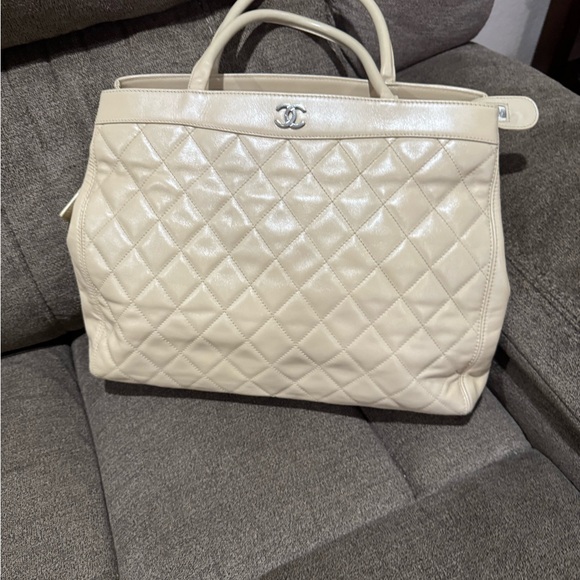 Excellent Condition Authentic Chanel Hand Bag Beige Lamb Skin - Picture 16 of 17
